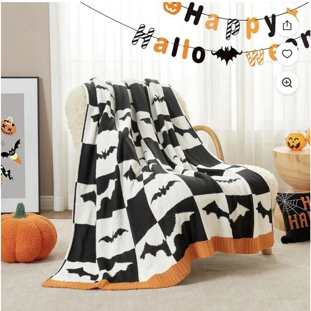 Throw blanket Roll Halloween Throw Blanket 50"x40” Bats black and white NEW